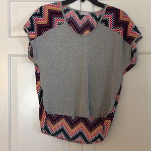 Women’s Grey and patterned shirt!